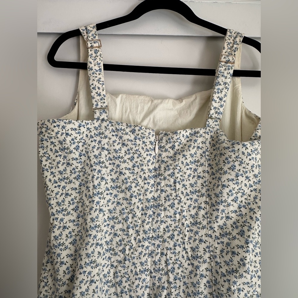 Abercrombie & Fitch Mila stretch midi dress in a blue & white floral pattern. - Picture 6 of 7